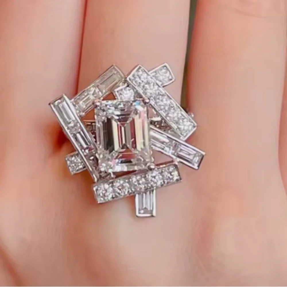 Elegant Silver Crystal Ring